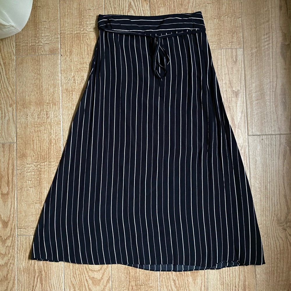 Black and White Stripped Midi Skirt